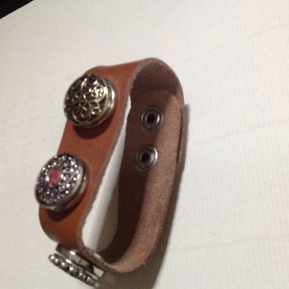 **Sale** Retro Ginger Snaps 3-Snap Leather Bracelet - Picture 2 of 7